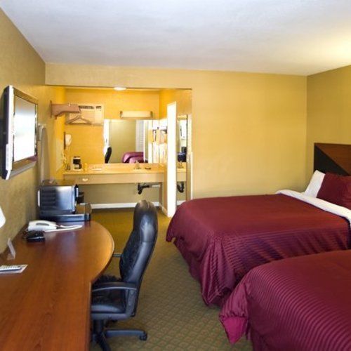 Miramar Motel 2*